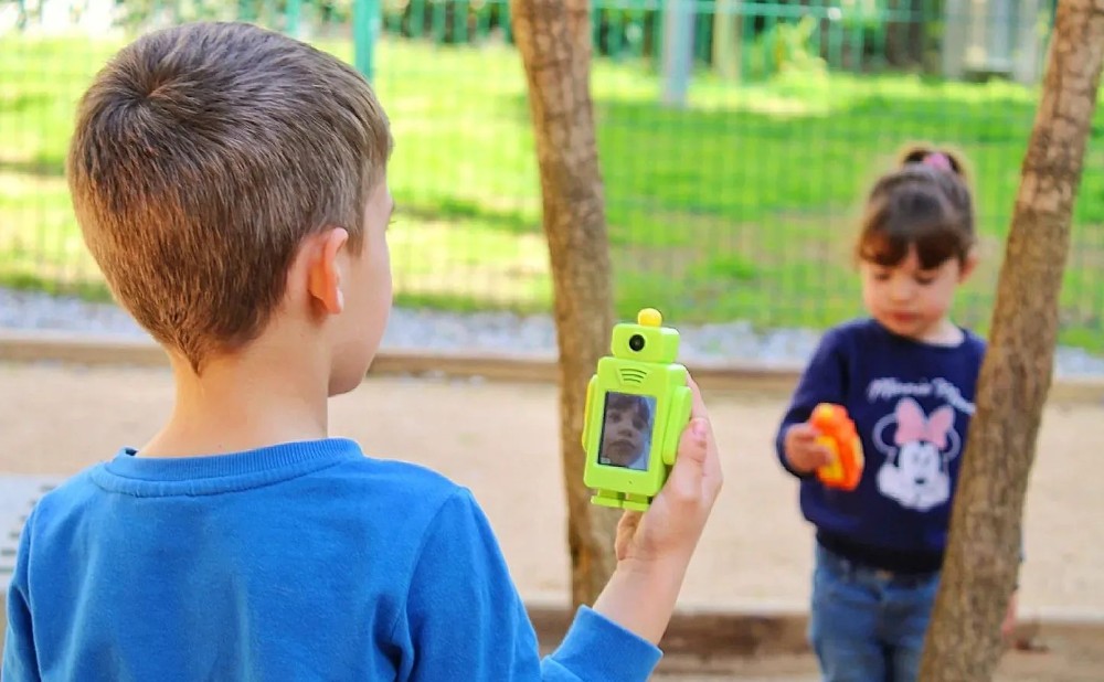 ¿Cómo beneficia a los niños el juego Walkie Talkie?